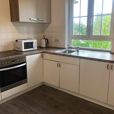 Privatunterkunft Privates Zimmer, Handwerkerzimmer Zusätzlich Küche, Bad, Wohnzimmer, Garten Vorhanden