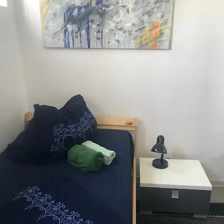 Privatunterkunft Privates Zimmer, Handwerkerzimmer Zusätzlich Küche, Bad, Wohnzimmer, Garten Vorhanden