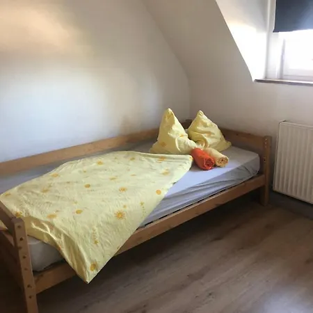 Privatunterkunft Privates Zimmer, Handwerkerzimmer Zusätzlich Küche, Bad, Wohnzimmer, Garten Vorhanden
