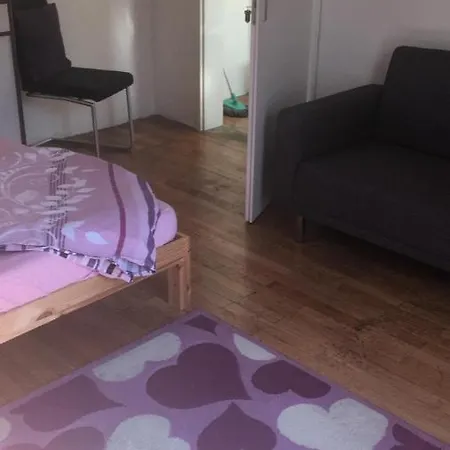 Privates Zimmer, Handwerkerzimmer Zusätzlich Küche, Bad, Wohnzimmer, Garten Vorhanden Privatunterkunft Weinsberg