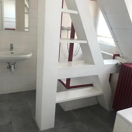Privatunterkunft Privates Zimmer, Handwerkerzimmer Zusätzlich Küche, Bad, Wohnzimmer, Garten Vorhanden